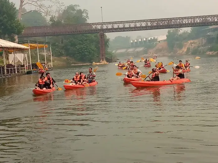 Kayaking on the Nam Song river in Vang Vieng